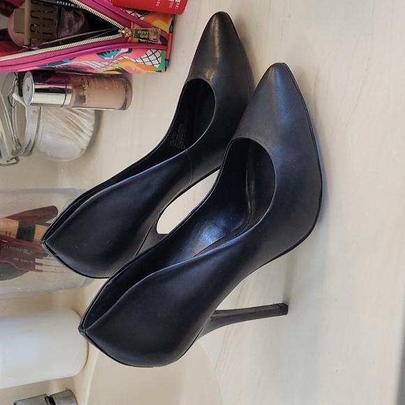 Steve madden pointed toe - black pumps - size 5.5 - Picture 4 of 5